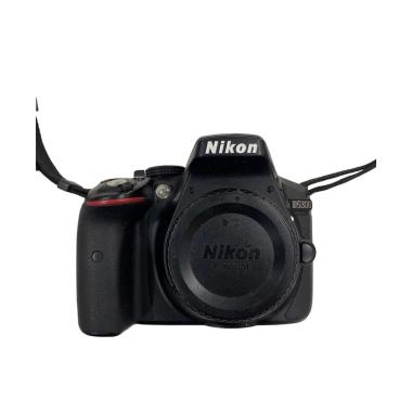 Usato Nikon D5300 Body + battery grip + 18-55mm f3,5-5,6 - Conto vendita