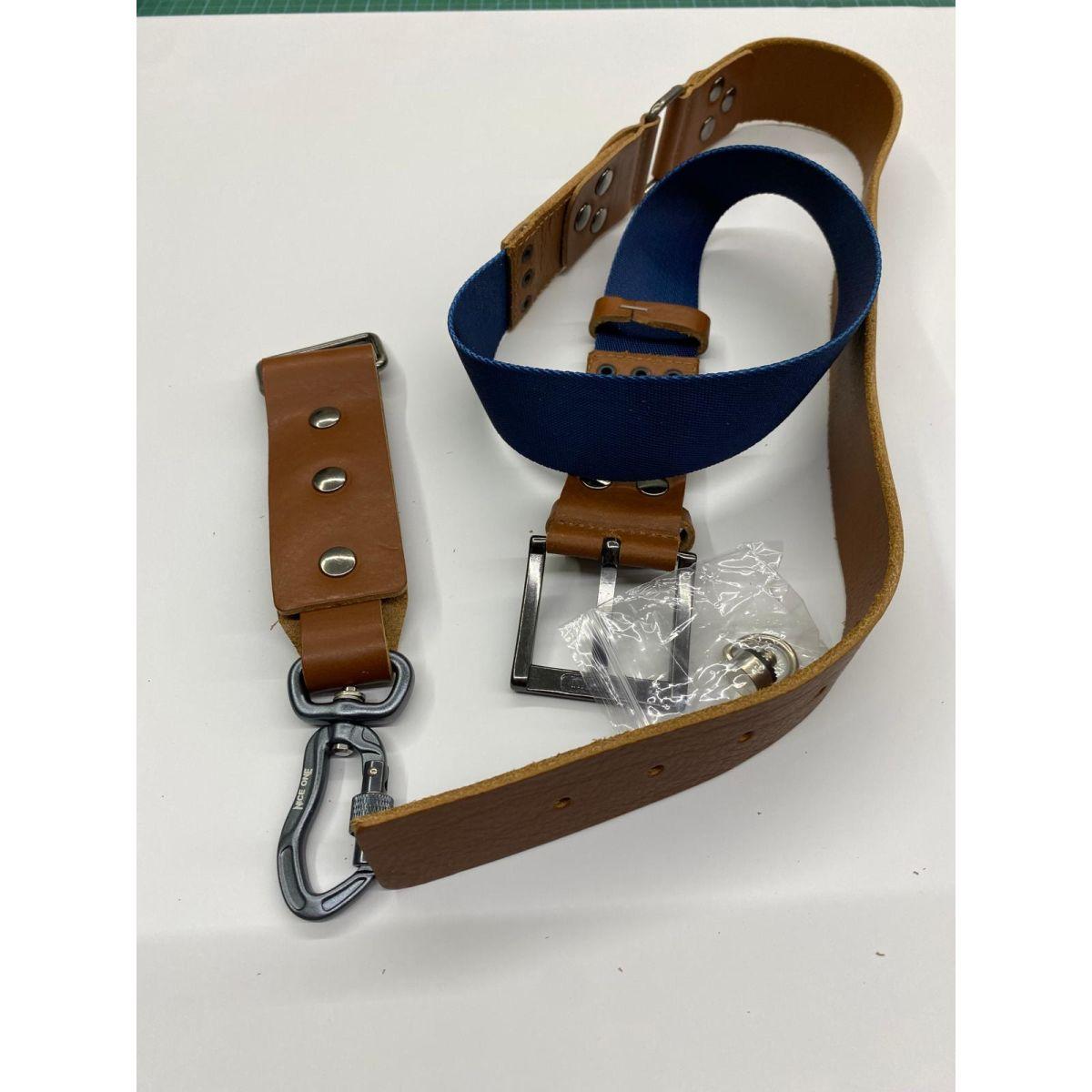 Tracolla Nice One Singola pelle Cognac e stoffa blu.