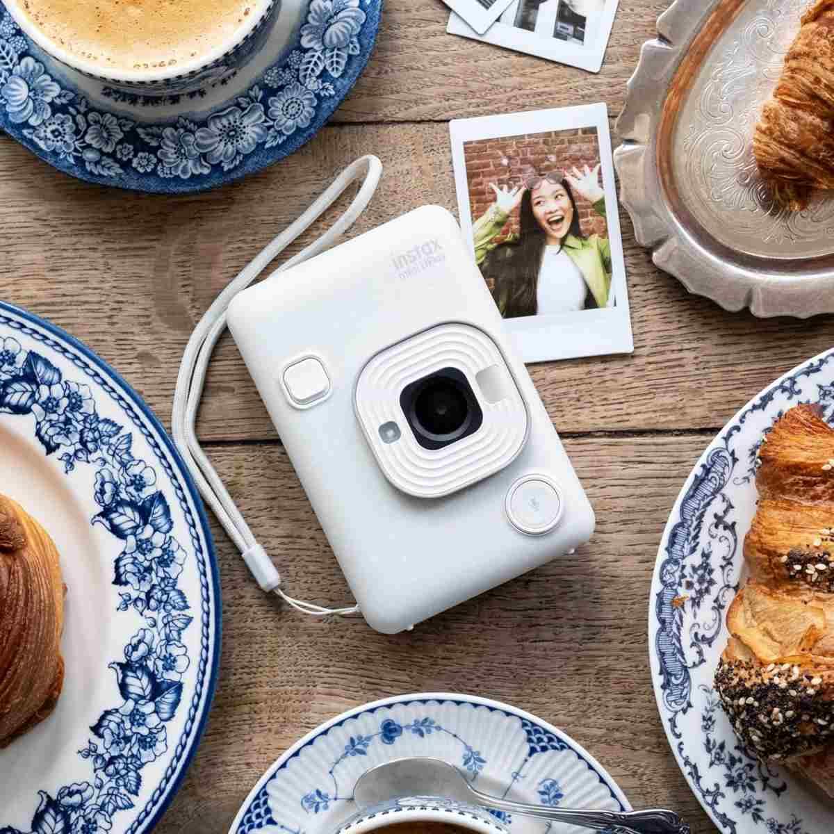 Fujifilm Instax Mini LiPlay Plus WhiteFotocamera Istantanea - Garanzia Fujifilm Italia 2 anni