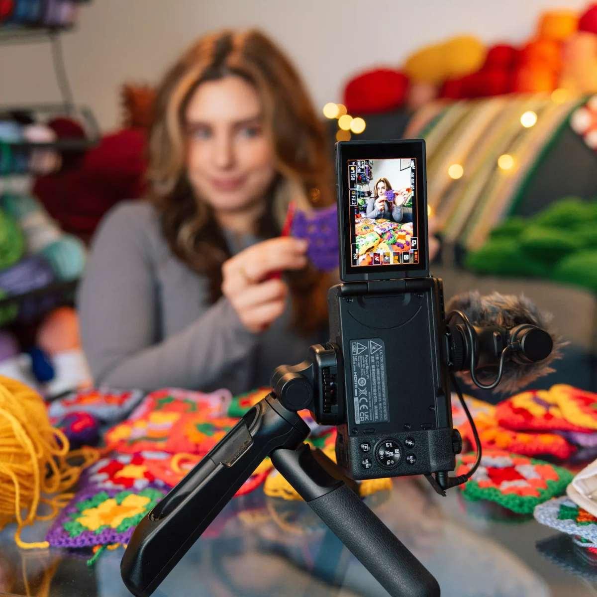 CANON PowerShot V1 PREMIUM VLOGGER KIT COMPRENDE: Powershot V1 + Tripod Grip HG-100TBR + SDXC 128GB