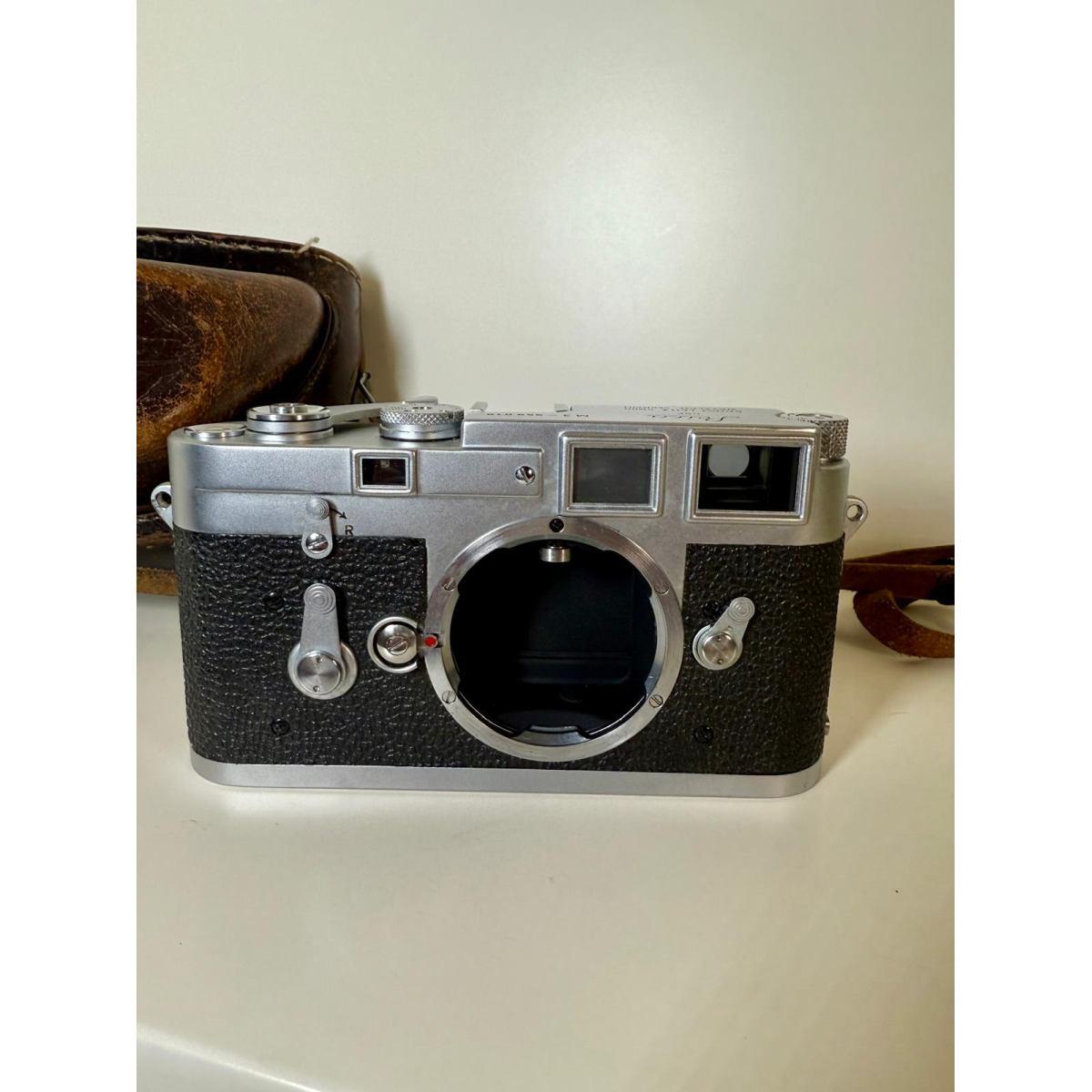 Usato Leica M3 + OTTICA SUMMILUX 50MM F. 1,4+ CUSTODIA IN PELLE ORIGINALE