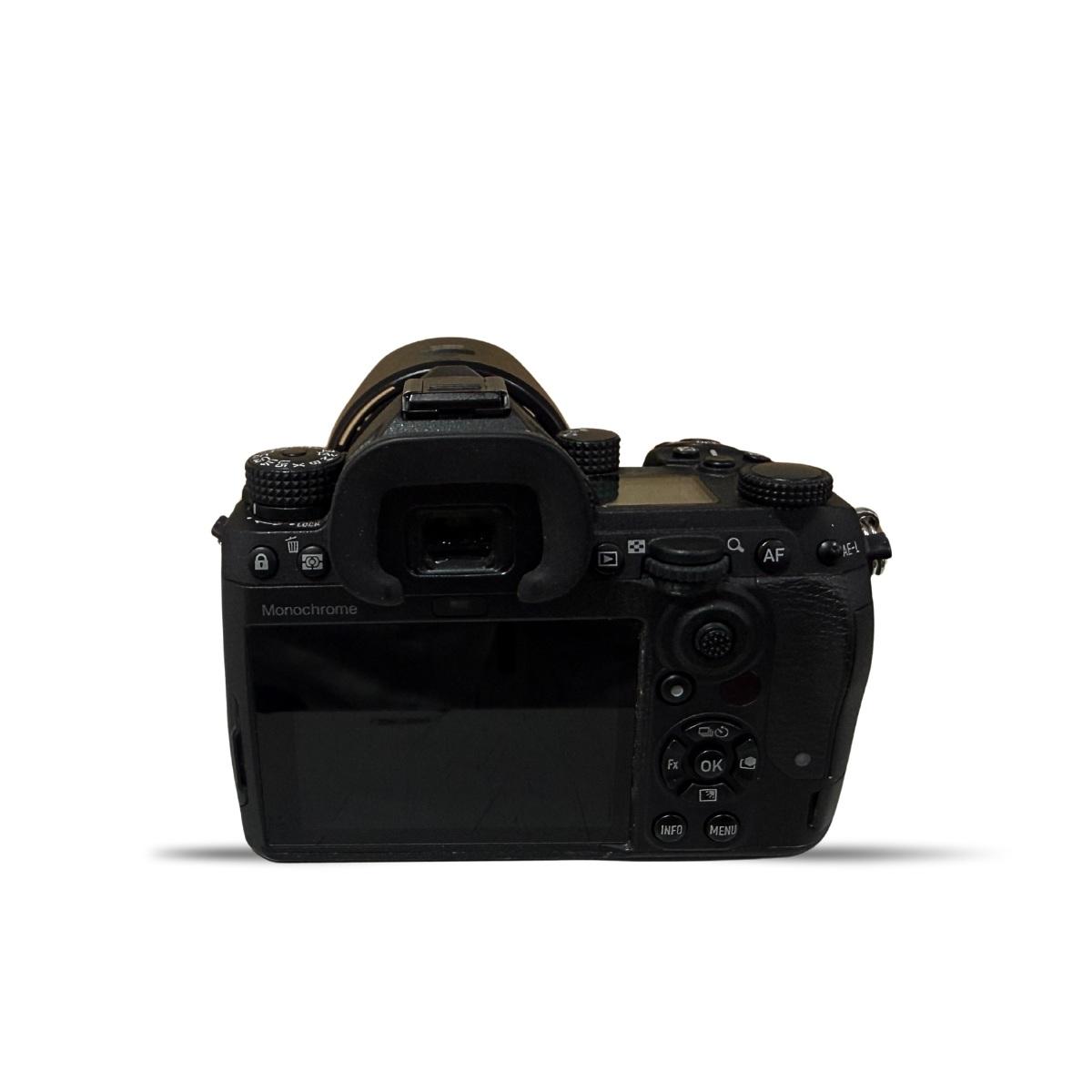 Pentax K-3 III Monochrome + Pentax HD 16-85mm f. 3.5-5.6 - USATO CONTO VENDITAMatricola fotocamera 9002393 - Matr. Ob. 4646725