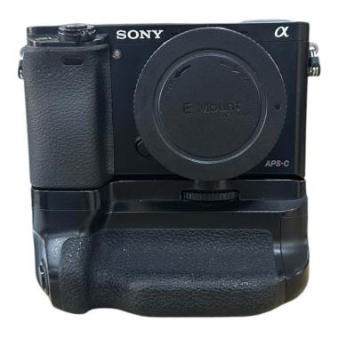 Usato Sony A6000 body matr 7440264 + battery grip omaggio